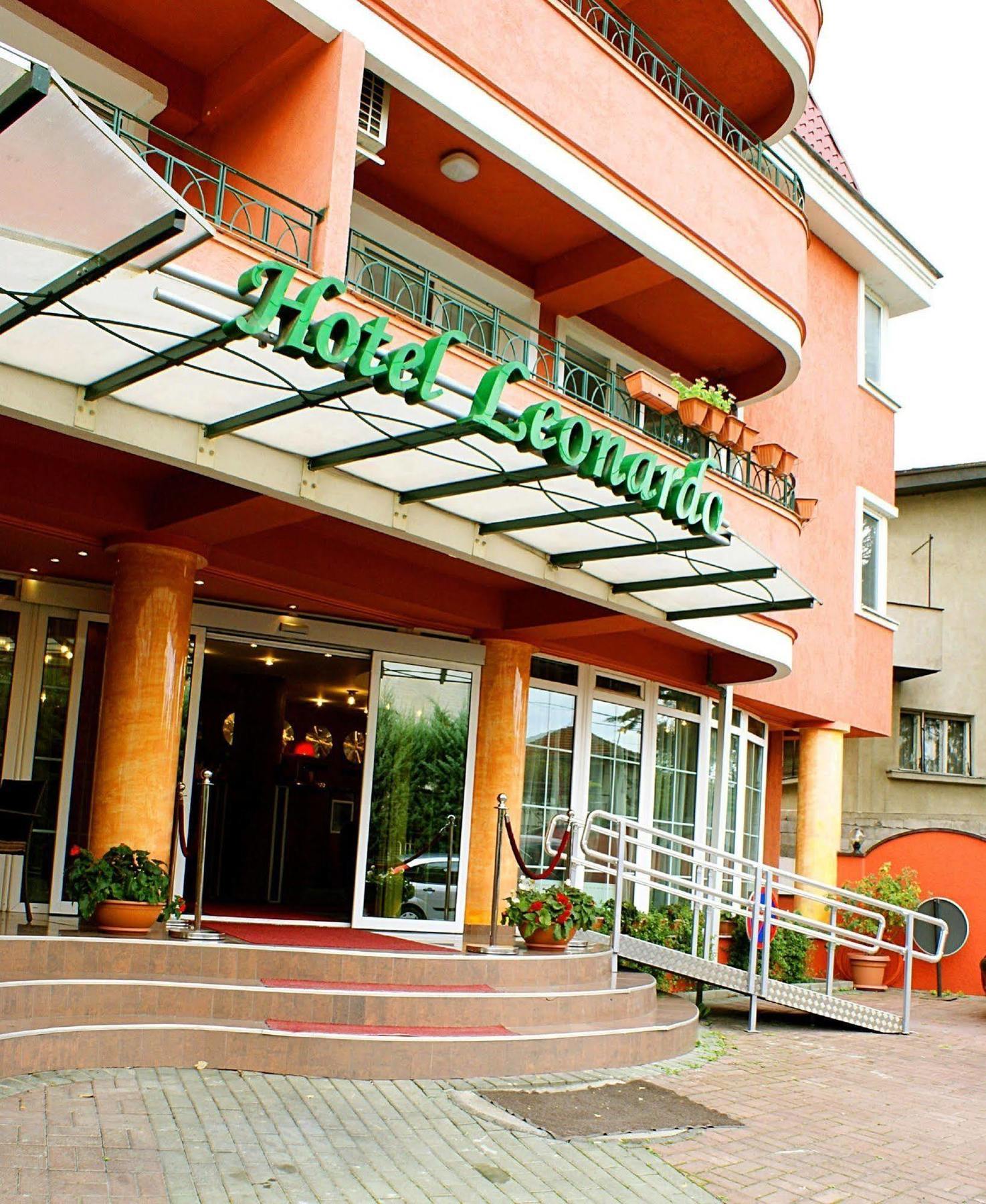 Leonardo Hotel Skopje Esterno foto
