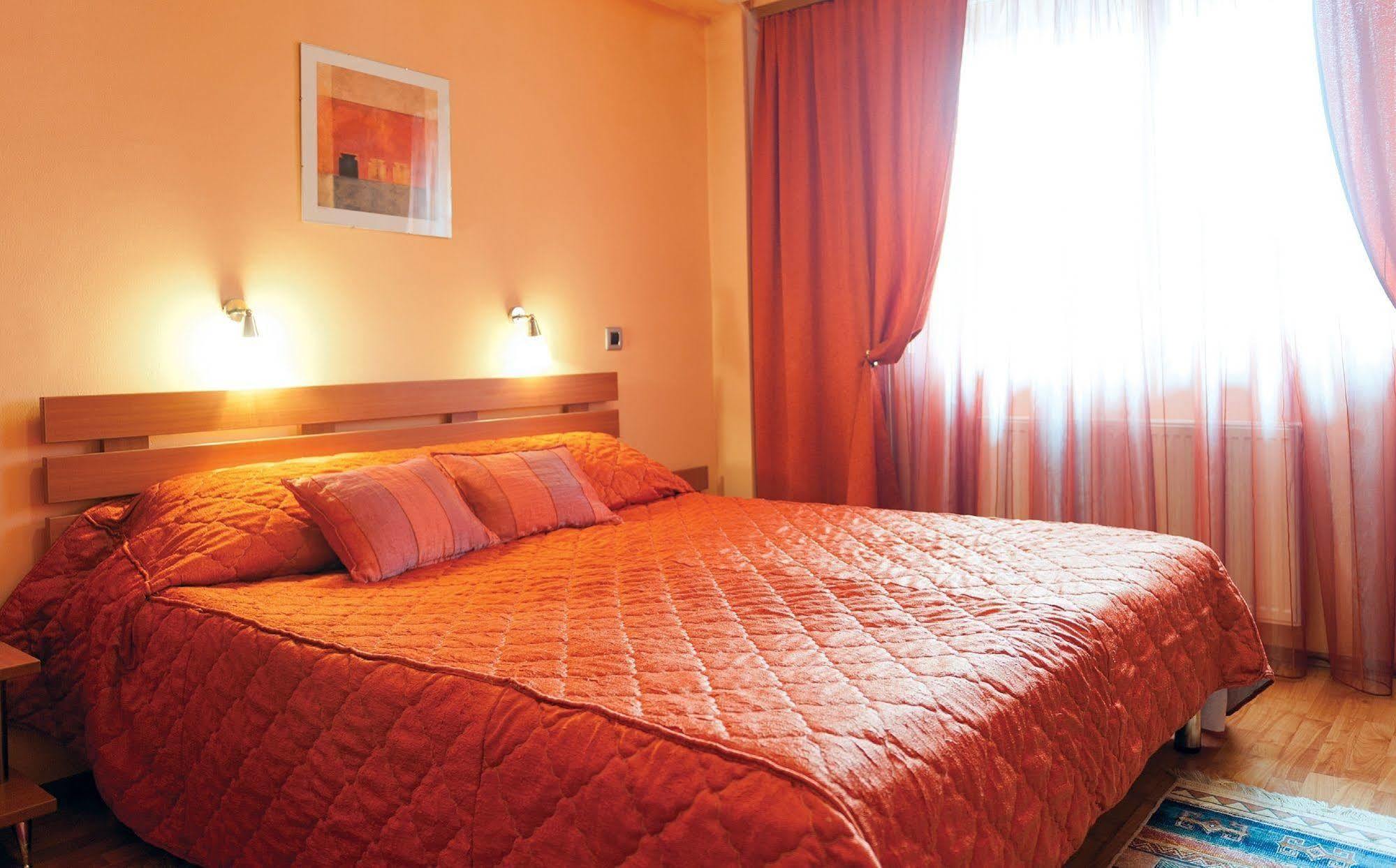 Leonardo Hotel Skopje Esterno foto