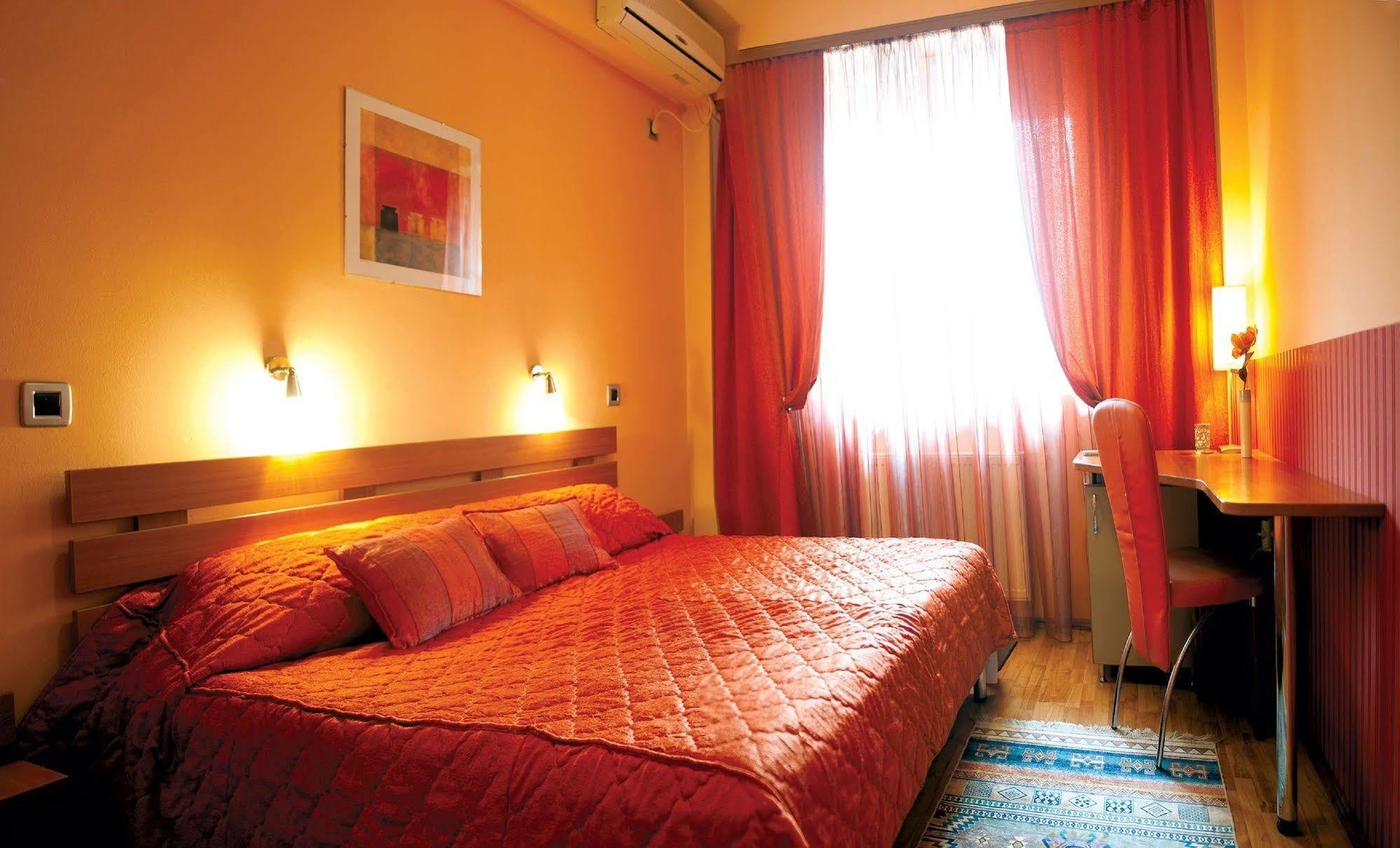 Leonardo Hotel Skopje Esterno foto