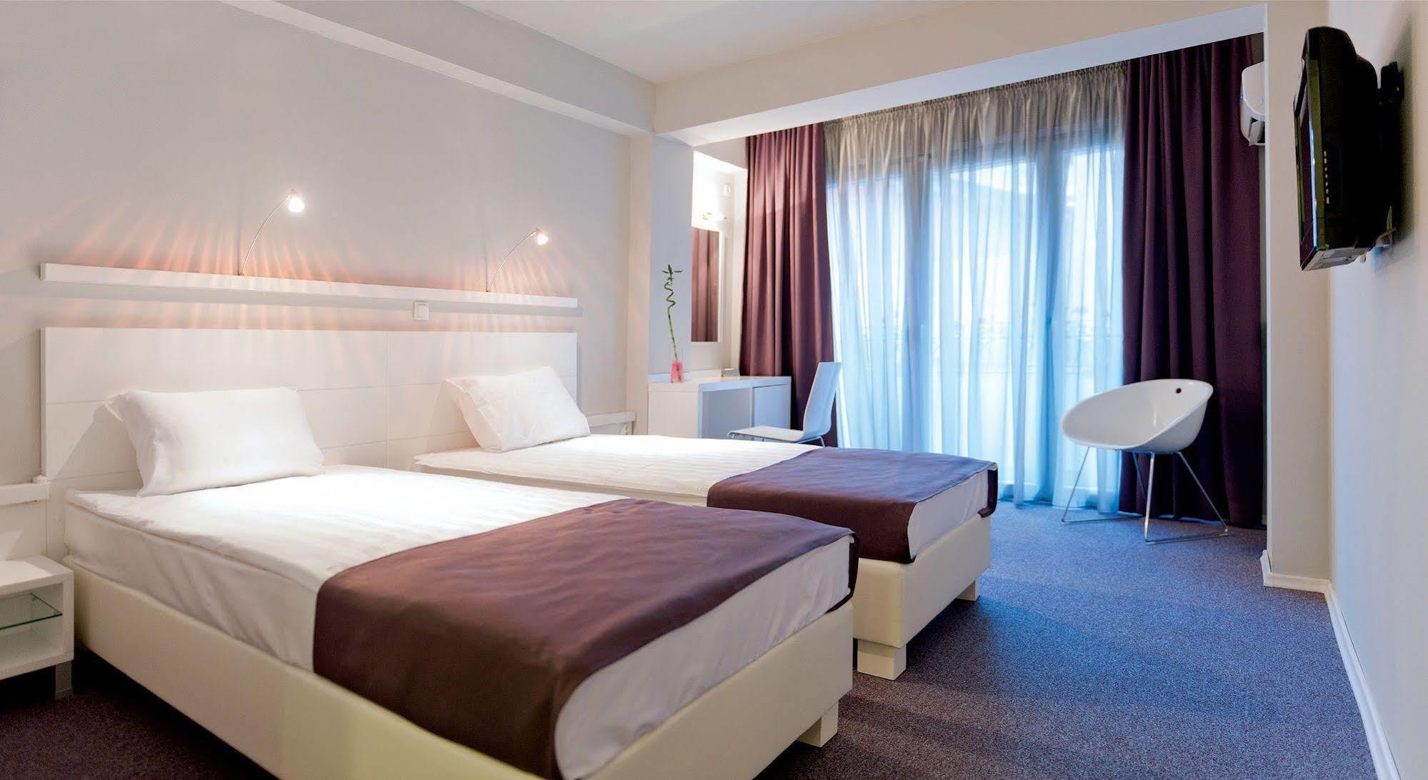 Leonardo Hotel Skopje Esterno foto