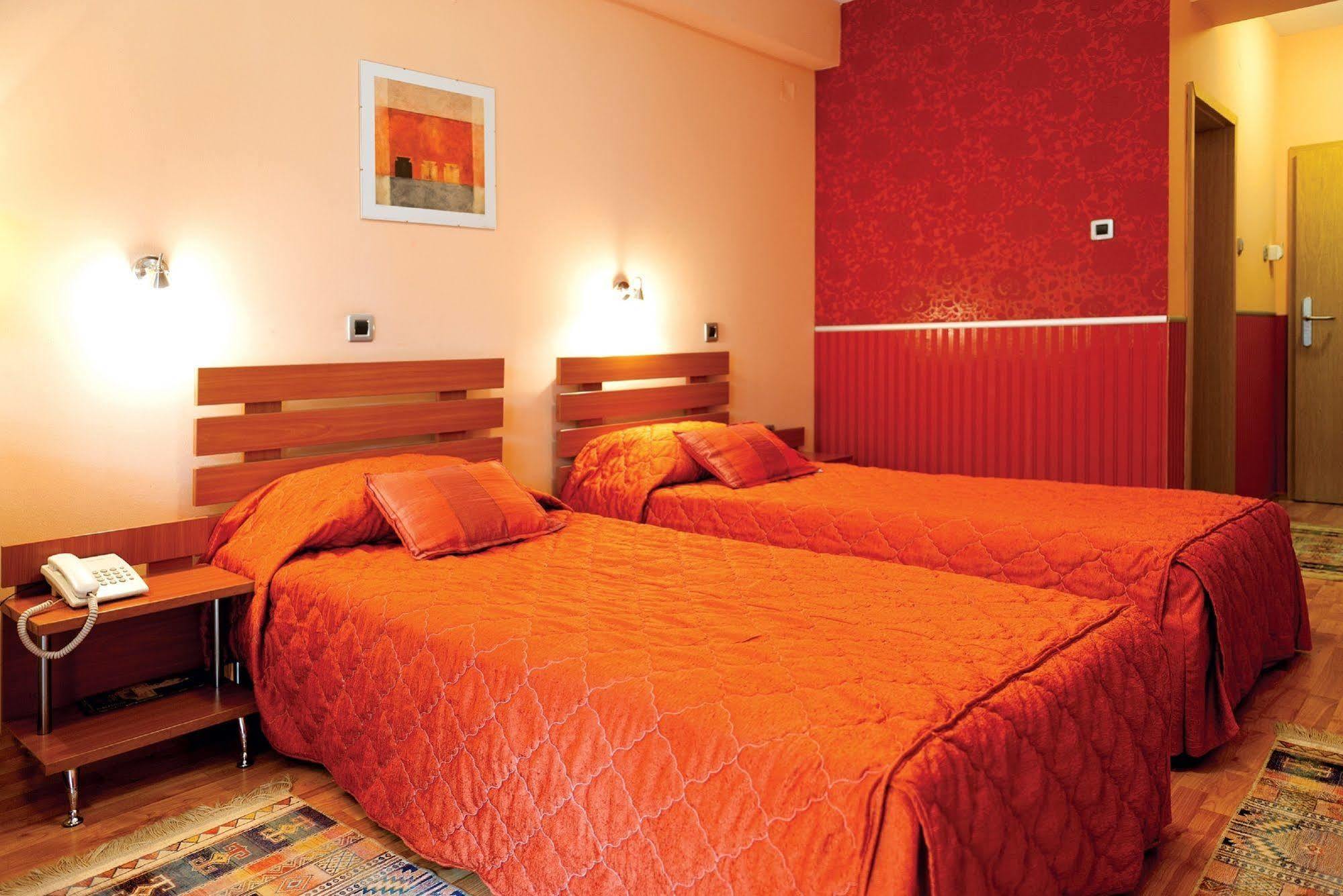 Leonardo Hotel Skopje Esterno foto