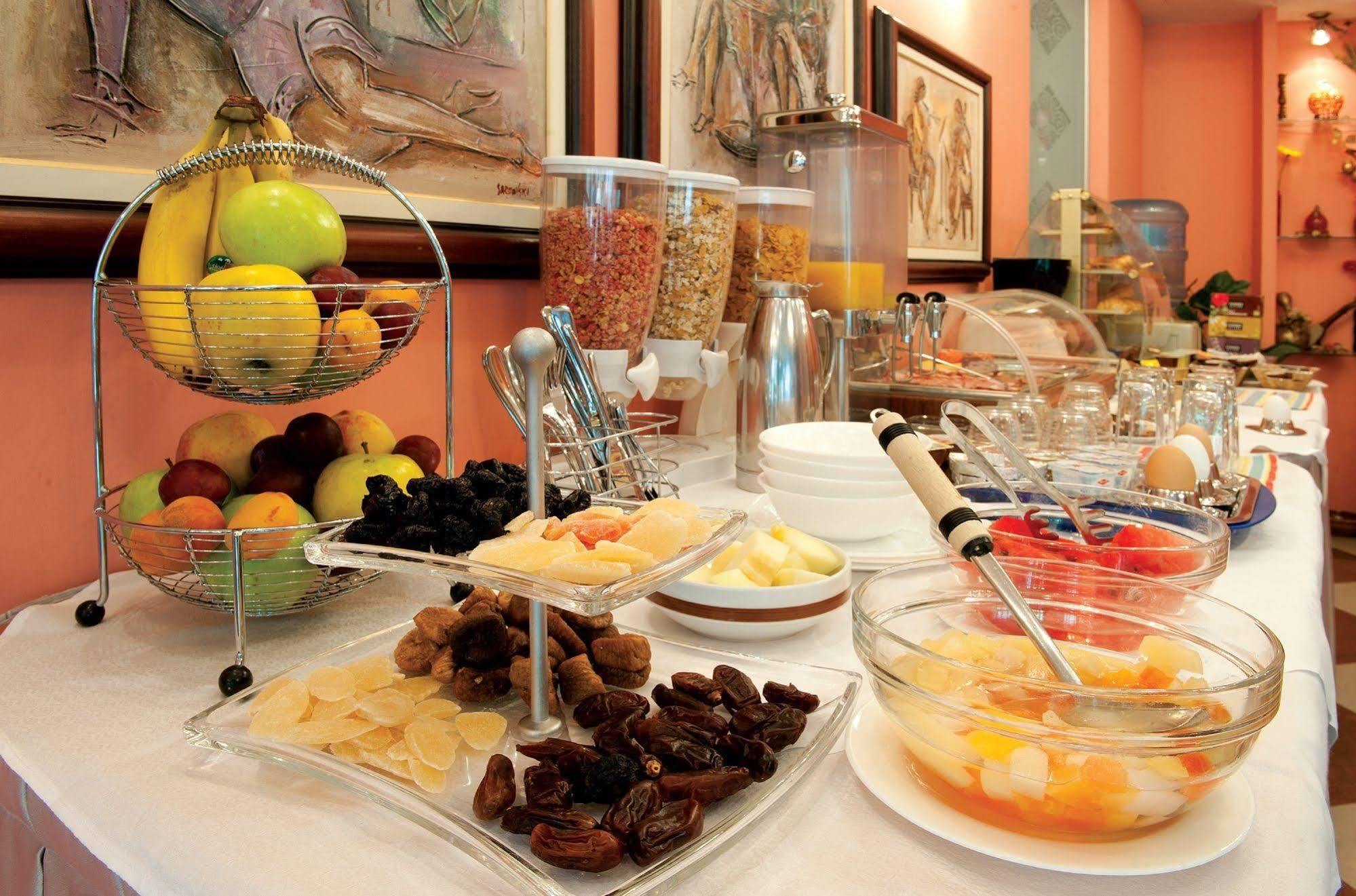 Leonardo Hotel Skopje Esterno foto