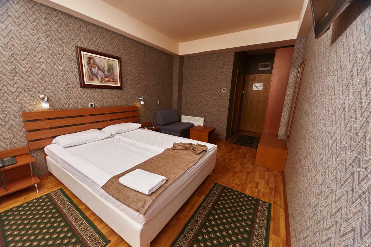 Leonardo Hotel Skopje Esterno foto