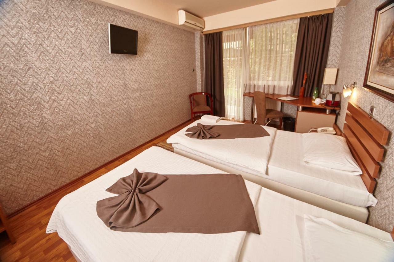 Leonardo Hotel Skopje Esterno foto