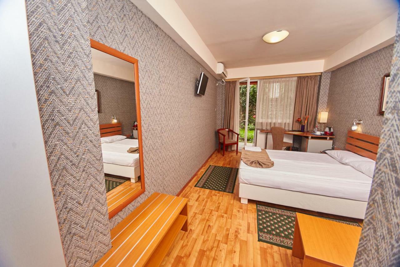 Leonardo Hotel Skopje Esterno foto