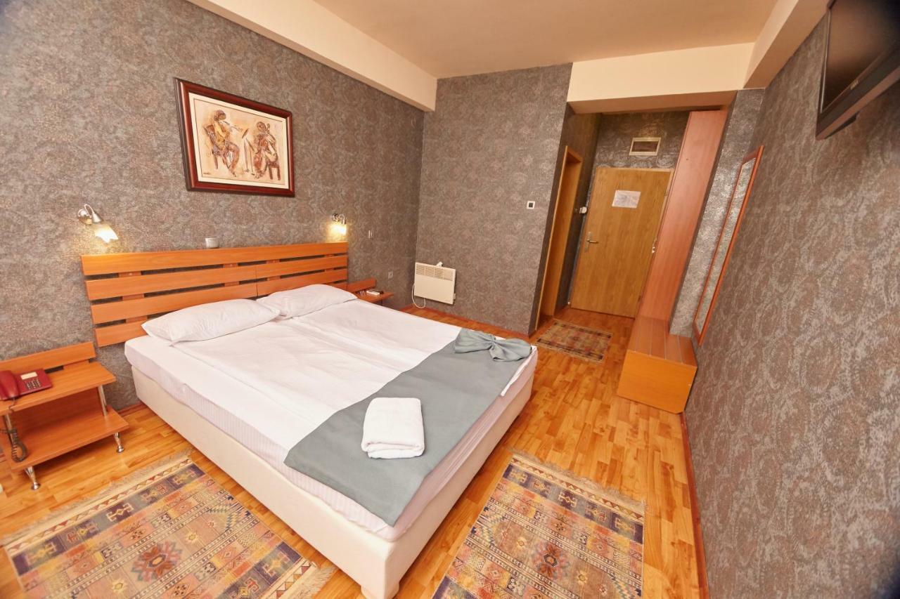 Leonardo Hotel Skopje Esterno foto