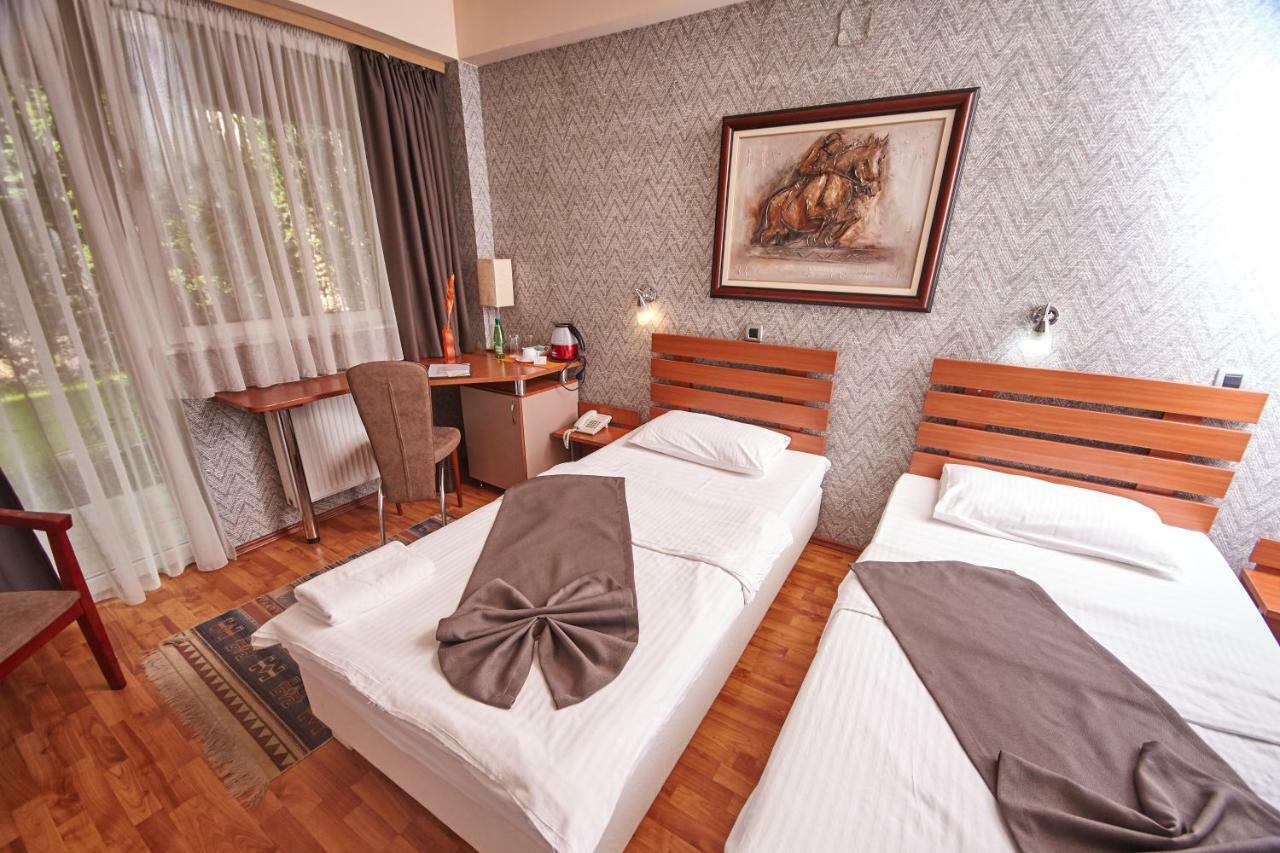 Leonardo Hotel Skopje Esterno foto